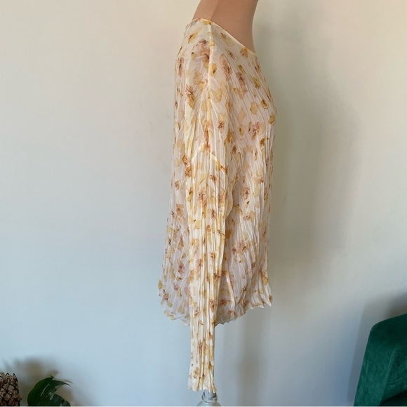 Vince Pressed Petal Long Sleeve Off White Floral Print Crinkle Blouse EUC Size L - Picture 5 of 9